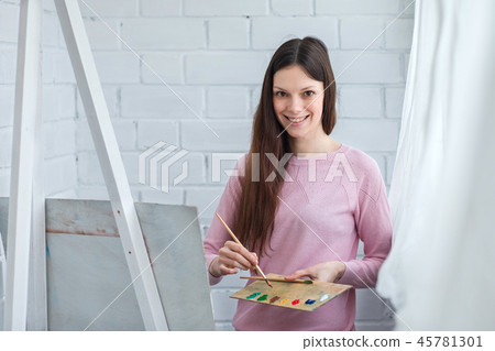 Beautiful woman draws Beautiful woman draws 45781301