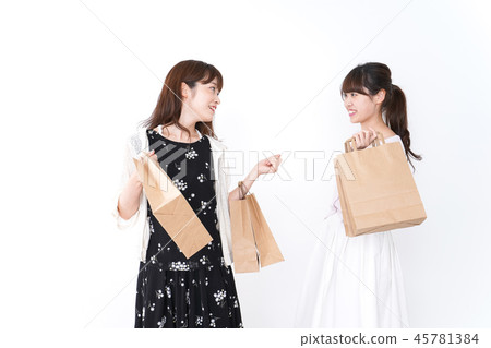 A woman shopping 45781384