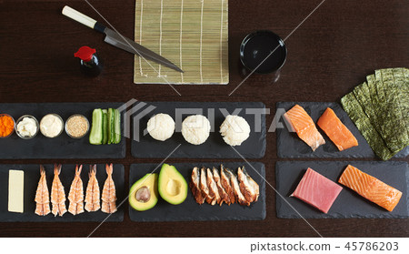 Process of preparing rolling sushi 45786203