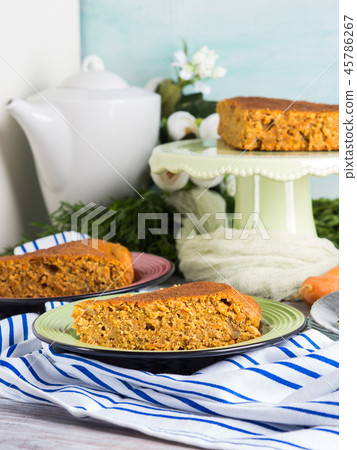 Spiced carrot cake with walnuts and cinnamon 45786267