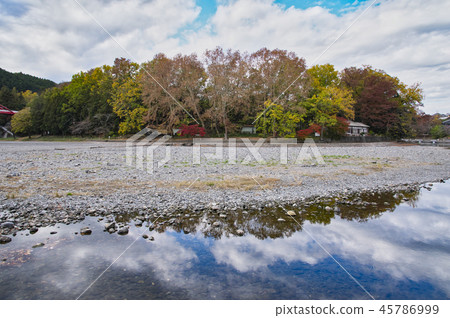 Hannogawara of autumn leaves 45786999