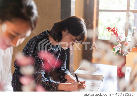 沙基體驗女孩旅行形象 沙基體驗女孩旅行形象 45788535