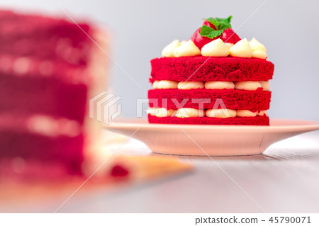 Red velvet cake close up shop. 45790071