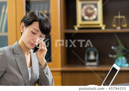 女性員工私人辦公室司法代言人會計師 女性員工私人辦公室司法代言人會計師 45794335