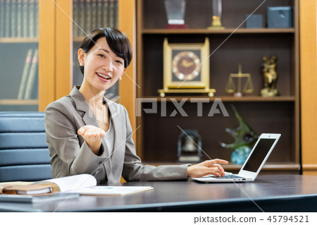女性員工私人辦公室司法代言人會計師 45794521