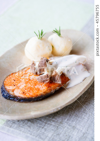 Ginkgo steak 45796755