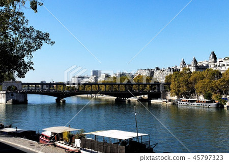 Le Pont de Bir-Hakeim Bill Achem Bridge Seine Paris 45797323