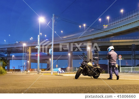 自行車和騎自行車的人 45806660