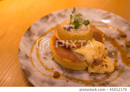 Pancake / Cafe (left and right) Pancake / Cafe (left and right) 45812170