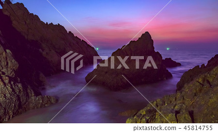 big one shaped rock in beautiful sunset big one shaped rock in beautiful sunset 45814755