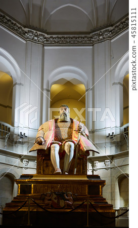 Stockholm, Sweden - November 6, 2018 : The enormous oak statue of King Gustav Vasa in Nordic museum Stockholm, Sweden - November 6, 2018 : The enormous oak statue of King Gustav Vasa in Nordic museum 45815111