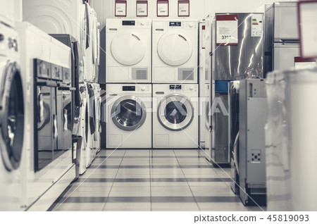 washing mashines in appliance store 45819093