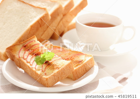 Apple toast Apple toast 45819511