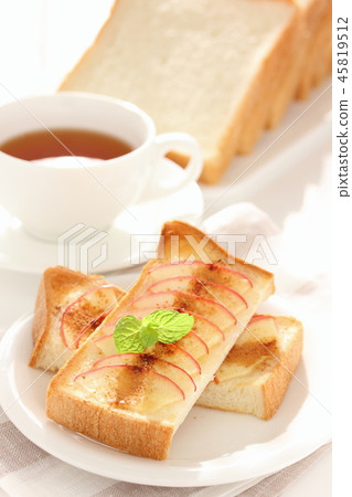 Apple toast Apple toast 45819512