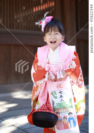 七十三（女子活動神道神社和寺廟複製空間和服日本服飾和服千歲紀念照片育兒） 45822344