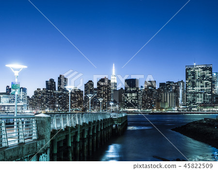 紐約東河和曼哈頓摩天大樓 紐約東河和曼哈頓摩天大樓 45822509