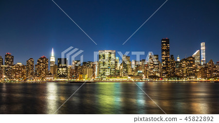 紐約東河和曼哈頓摩天大樓 紐約東河和曼哈頓摩天大樓 45822892