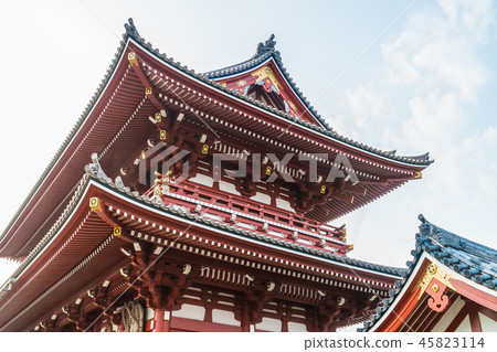 Beautiful architecture building sensoji temple is the famous place for visit in asakusa area Beautiful architecture building sensoji temple is the famous place for visit in asakusa area 45823114