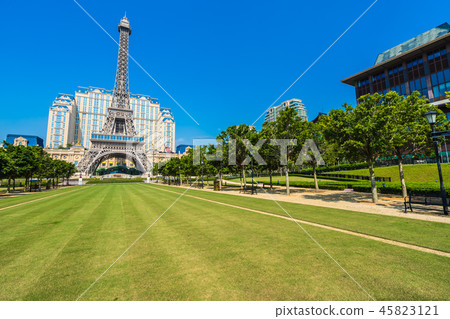 Beautiful eiffel tower landmark of parisian hotel and resort in macau city Beautiful eiffel tower landmark of parisian hotel and resort in macau city 45823121
