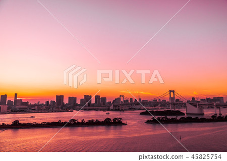 Beautiful architecture building cityscape of tokyo city with rainbow bridge Beautiful architecture building cityscape of tokyo city with rainbow bridge 45825754