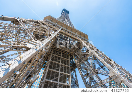 Beautiful eiffel tower landmark of parisian hotel and resort in macau city 45827763