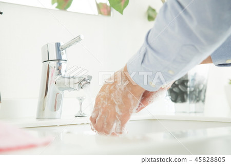 Men's hands washing hands cold prevention flu prevention Men's hands washing hands cold prevention flu prevention 45828805