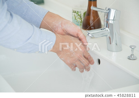 Men's hands washing hands cold prevention flu prevention 45828811