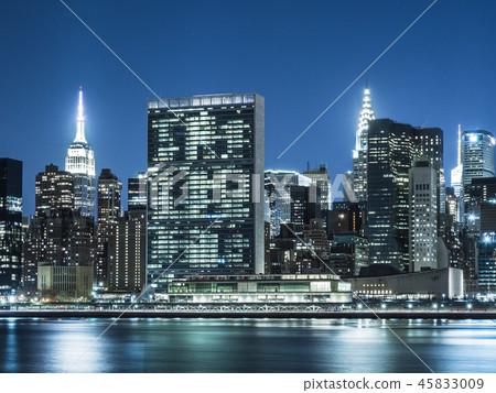 New York East River and Manhattan skyscrapers 45833009