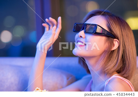 woman watch 3d movie 45834443