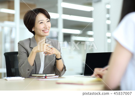Business scene meeting 45837007
