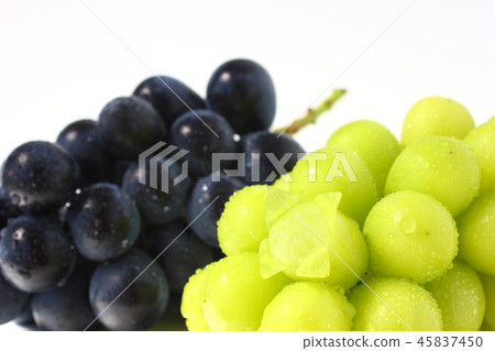 Kyoho and Shine Muscat 45837450