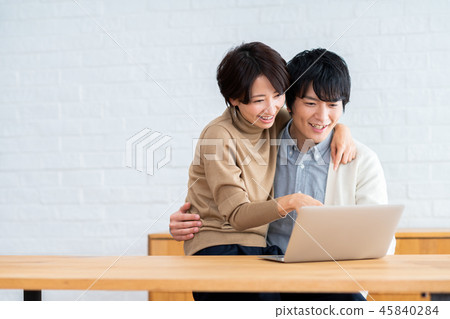 Young couple (PC) Young couple (PC) 45840284