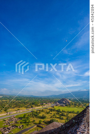Teotihuacan remains 45842894