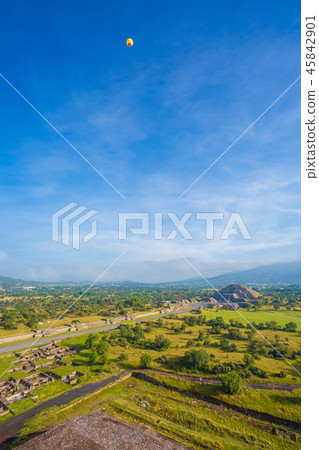 Teotihuacan remains 45842901