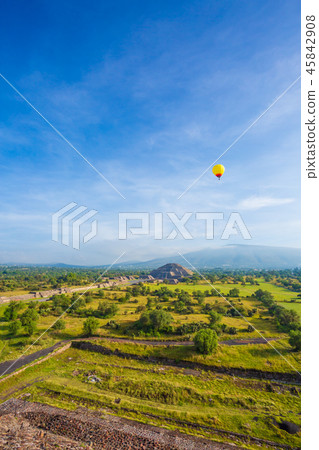 Teotihuacan remains 45842908