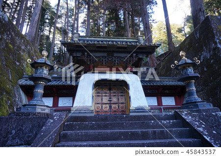 [世界遺產日光神社和廟宇] in木縣Rinoji寺Daiyuin Kokamon深秋風景 45843537