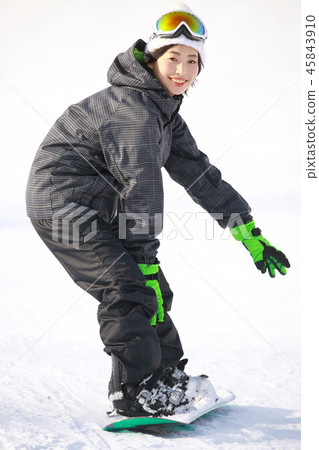 A woman snowboarding 45843910