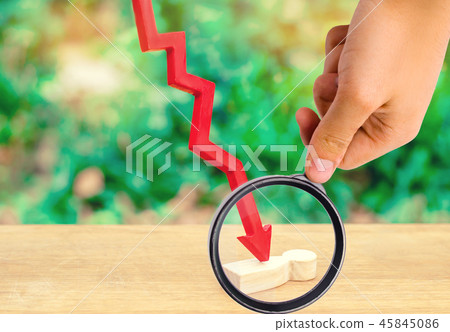 The red arrow cleaves the person. The red arrow cleaves the person. 45845086