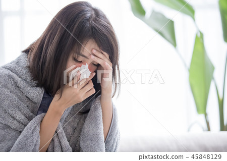 woman sick and sneeze woman sick and sneeze 45848129