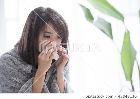 woman sick and sneeze woman sick and sneeze 45848130