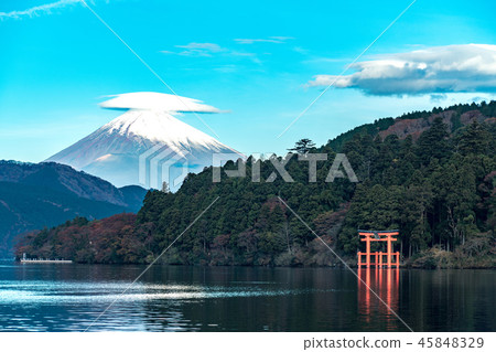Mountain Fuji, Lake Ashi with Hakone temple 45848329