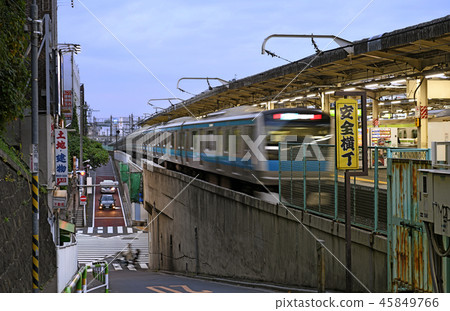 日本的東京都市風景我想從Suwadai-dori看到西日暮里站的家 45849766