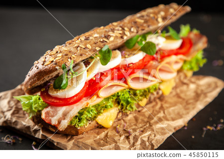 Classic BLT sandwiches 45850115