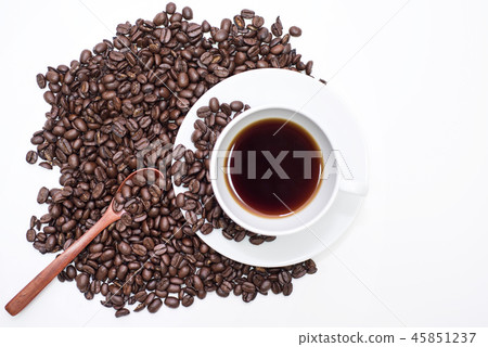 Cup of coffee with beans and beans 45851237