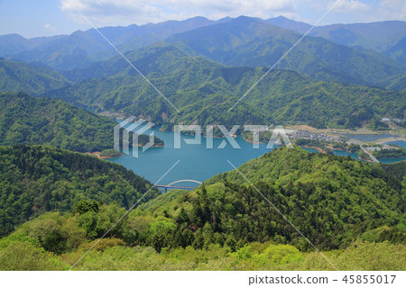 在神奈川縣愛子區的高山山峰西南方向看Otanazawa橋的方向 45855017