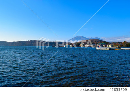 Kurohimeyama風景從Nojiri湖的 Kurohimeyama風景從Nojiri湖的 45855709