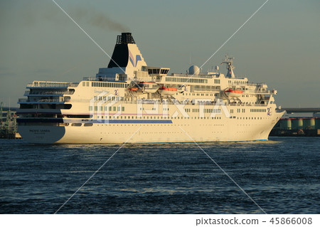 Cruise Passenger Ship Pasifiich·Bridge大阪港口入口 45866008