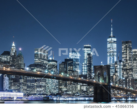 Brooklyn Bridge and the Manhattan Skyscraper Brooklyn Bridge and the Manhattan Skyscraper 45866356