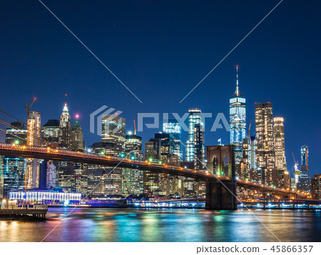 Brooklyn Bridge and the Manhattan Skyscraper Brooklyn Bridge and the Manhattan Skyscraper 45866357