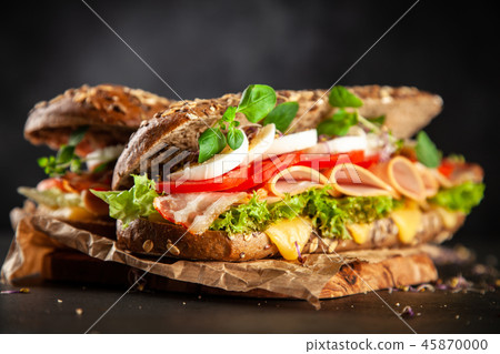 Classic BLT sandwiches 45870000